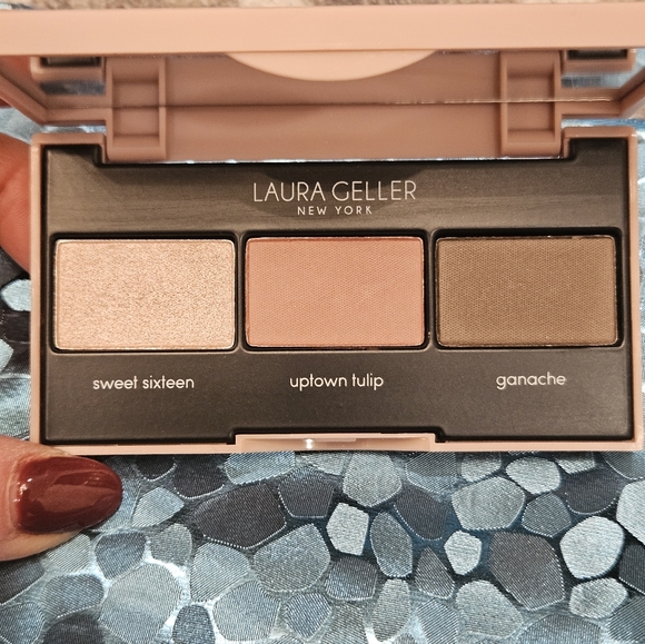 NEW Laura Geller Makeup Set with Eyeshadow, Brow Pencil, Matte Lip & Pouch - Picture 8 of 16